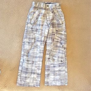 Kids ski pants. Grey, blk white Lots of quality storage, boot covers. BODY GLOVE